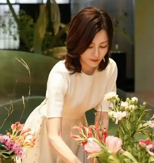 演员刘孜,反对好友恋情,嫁给富商老公恩爱17年,看人真的太准_杨泓