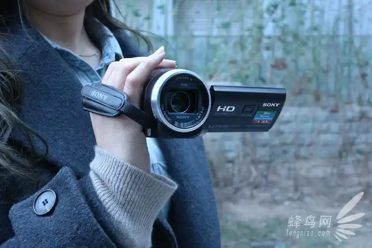 索尼hdr-pj675实际手持状态