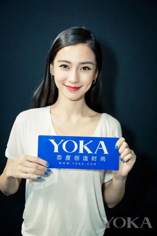 百搭牛仔季 diy一款最in的半月形蓝色美甲