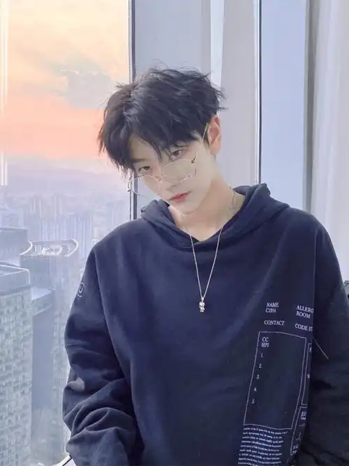 自然自拍帅气短发假发蓬松头套中分