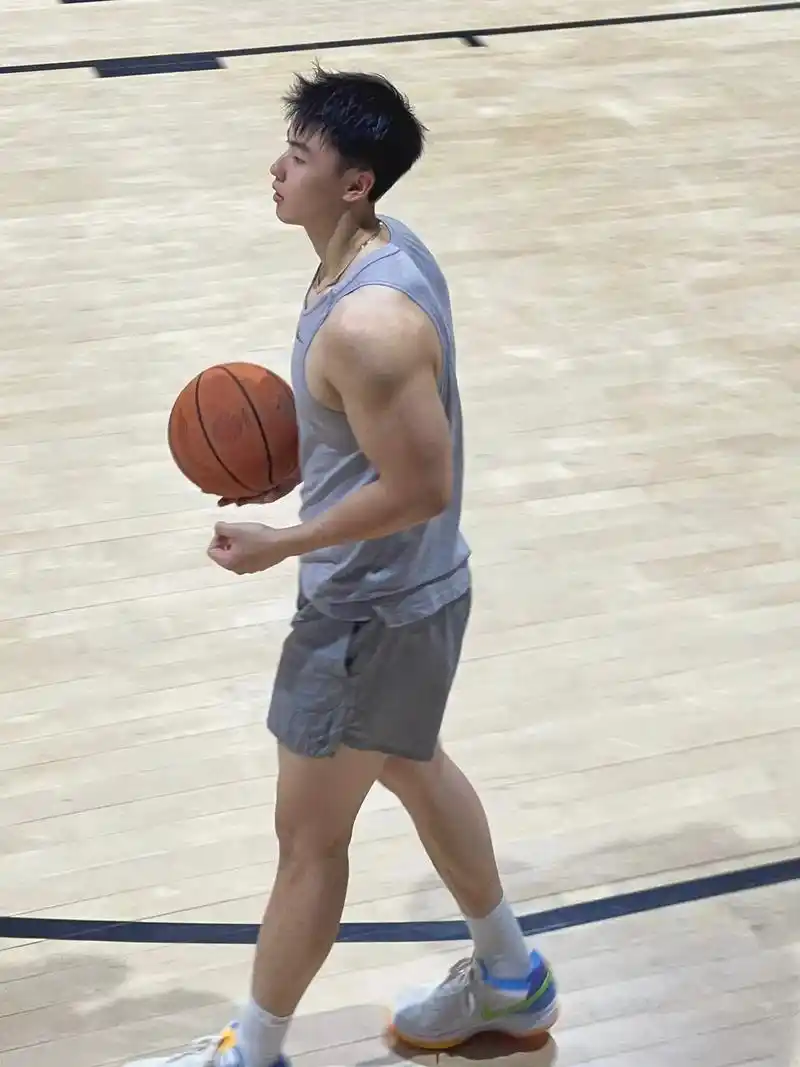 这个肩和背应该蛮好抱的 #篮球 #191 - 抖音