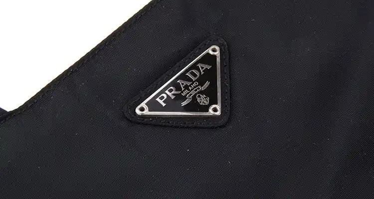 prada(普拉达) 黑色尼龙手提包