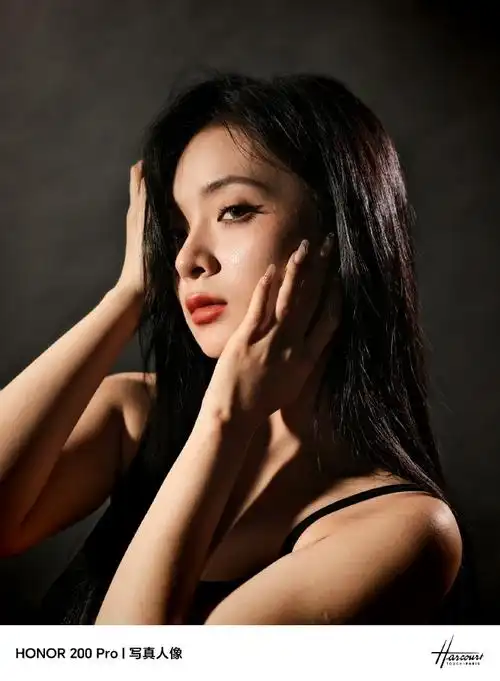 从荣耀90开始,荣耀就开始追求单反级写真人像的拍摄能力,在"人像光学