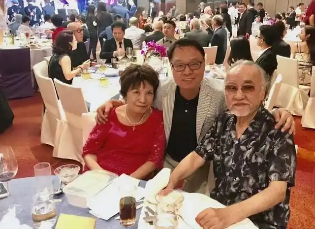 林建明为余慕莲庆85岁生日嘟嘴卖萌超可爱一生未婚却广受尊敬
