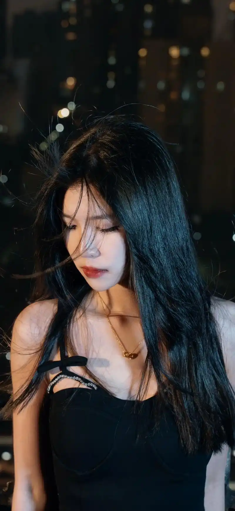 人物特写镜头.拍摄地点:玉米楼附近 使用设备:索尼a7m4  - 抖音