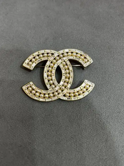 chanel香奈儿双c胸针冰糖水钻搭配珍珠