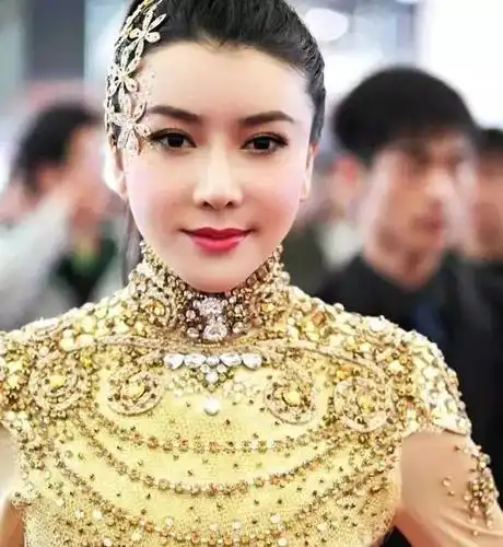 36  龚玥菲,甘肃兰州人. 中国内地女演员,模特.