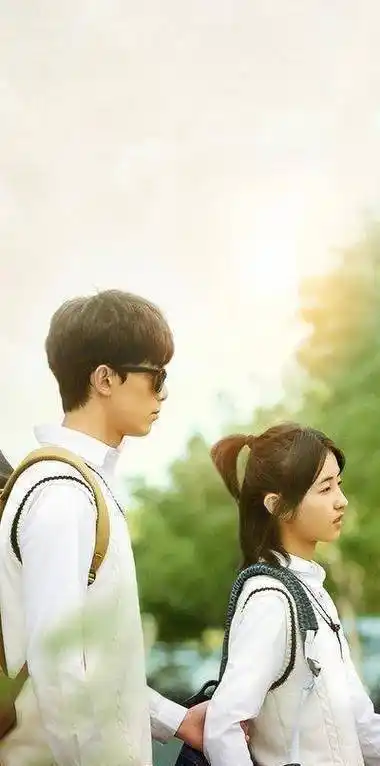 吴磊张子枫毕业照花絮公开两人站在一起就cp感爆棚初恋的感觉来了