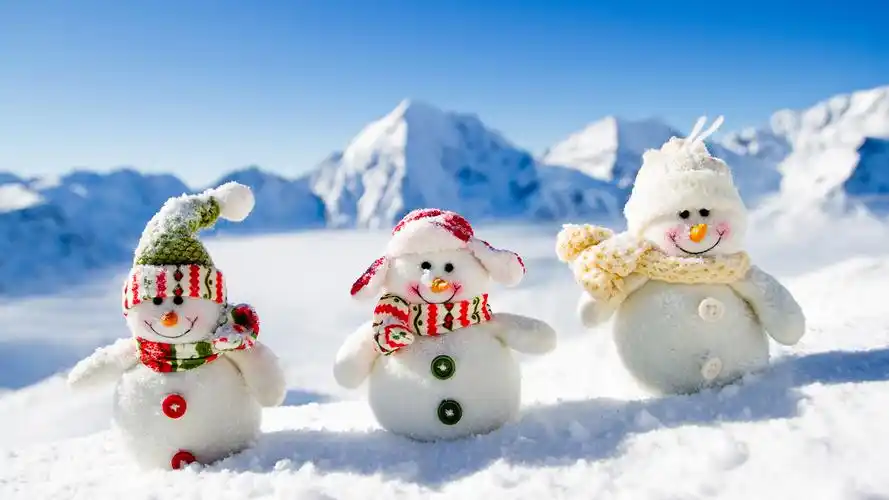 可爱的小雪人图片高清宽屏桌面壁纸