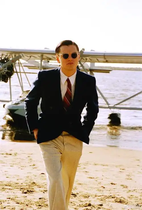 《飞行家》,美国第一个亿万富翁,好莱坞花花公子的奇妙人生!