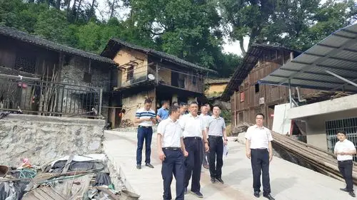 谭颂方带队赴新田县开展脱贫攻坚和污染防治攻坚调研督战