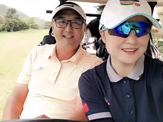 "谢大脚"于月仙52岁冥诞,导演丈夫发文缅怀,晒恩爱旧照引泪目_张雪松