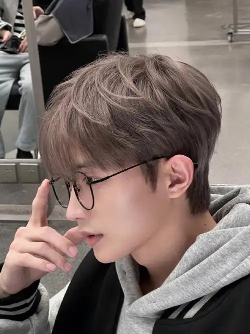 男生奶茶灰棕显白质感发色