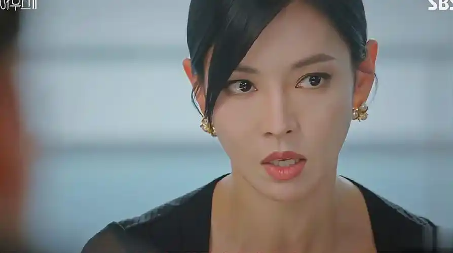 《顶楼》第二季精彩片段,秀莲惊艳回归,开启强势复仇