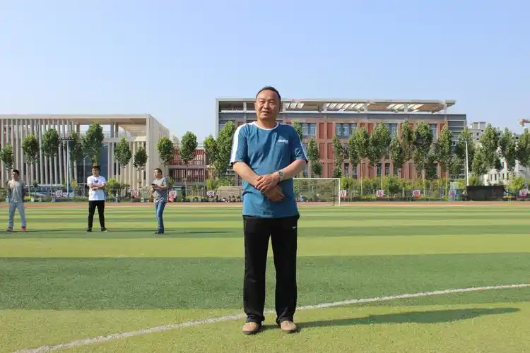 莘州中学党委委员,副校长刘明朝发表讲话