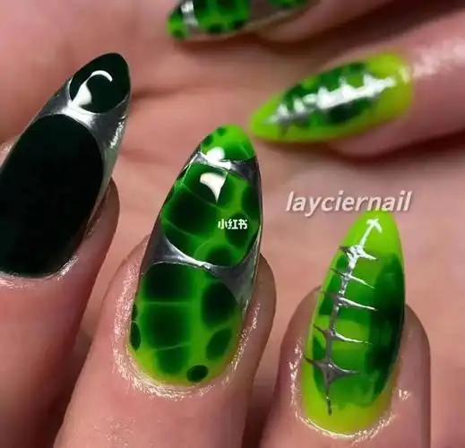 穿戴甲  #黑绿渐变色  #金属银美甲