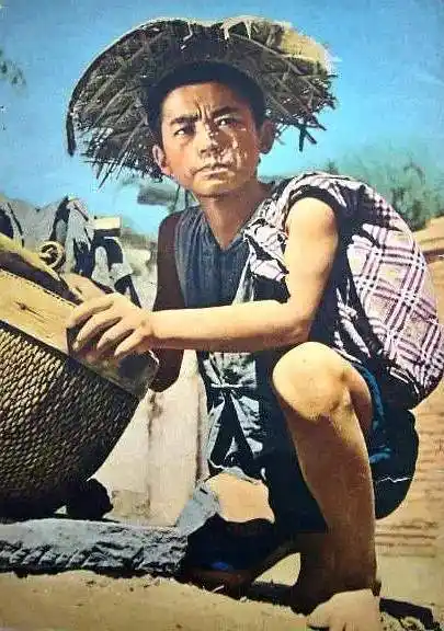 13岁演嘎子一夜爆红后殴打剧组主创被观众骂恶魔