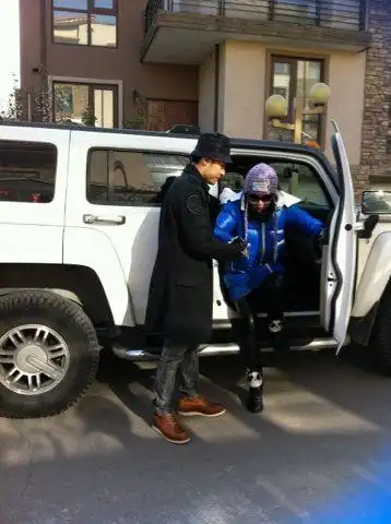 黄征开年喜得小龙子 今日迎妻归家其乐融融