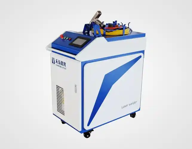 手持式激光焊接机手持激光焊接机,是将高能激光束耦合进入光纤,远距离
