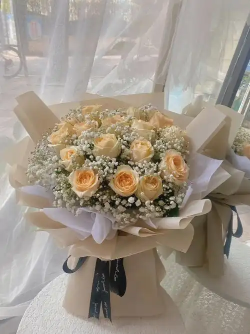 赣州花店  #花束  #满天星花束  #香槟玫瑰花束