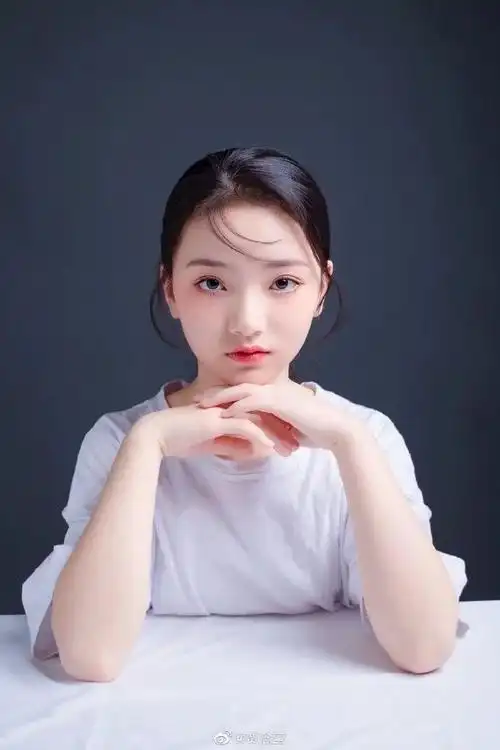 妹妹团队,上点心吧和她一样童星出道的@周漾玥▽第一次被广泛讨论