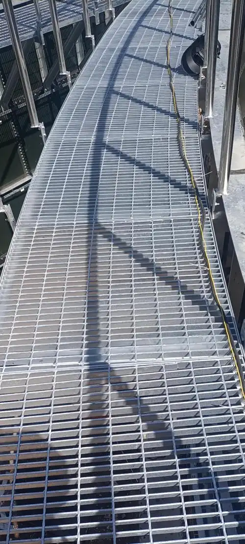 潮阳防滑平台钢格栅踏步板电厂用防滑平台钢格栅踏步板