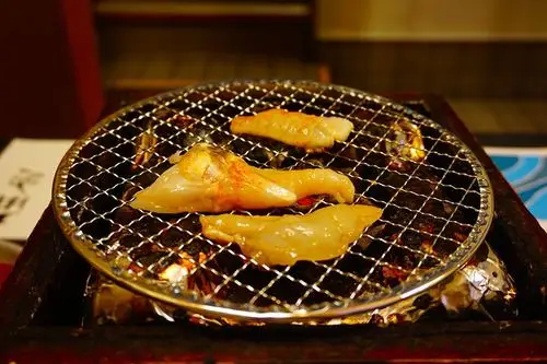 还有烤河豚,不喜欢生食的人也可以单点烧烤