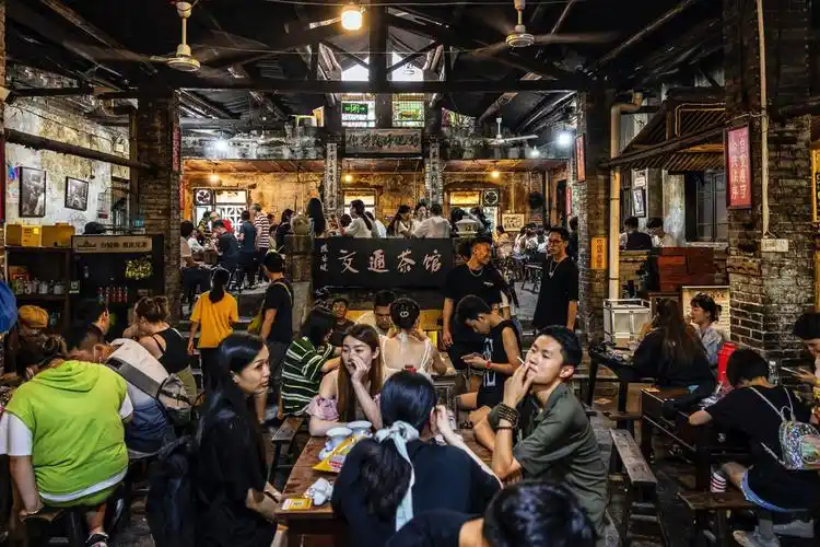 重庆交通茶馆,茶客百态.