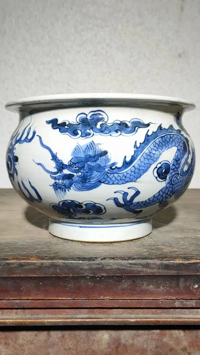 古玩 #瓷器 #历史 #古董 #古玩收藏 青花龙纹香炉   - 抖音