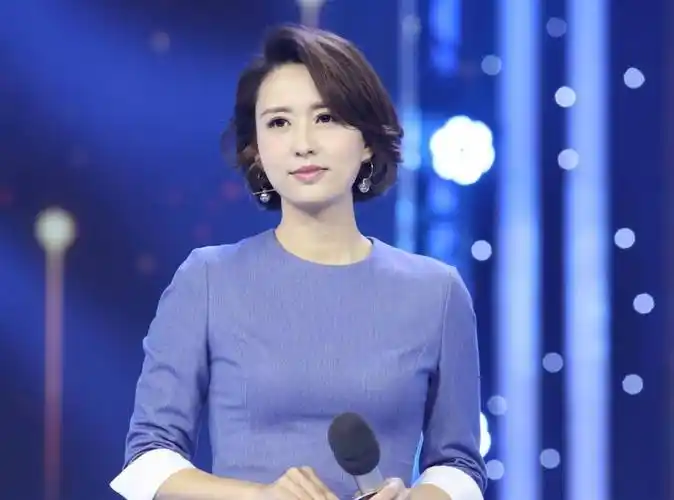 张蕾央视离职半年后近况曝光:知名度下滑,失去口碑赚到了钱_舞台_离开