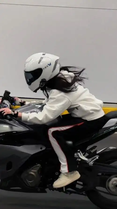 你不明白女生骑上摩托有多帅#赛450 #机车 #qjmotor