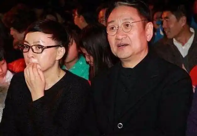 宋丹丹曲折的一生,因丈夫不忠果断离婚,靠直爽征服了5个男人|英达