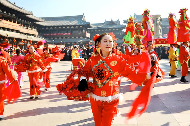 山西大同古城灯会进入尾声街头民俗活动高潮再起