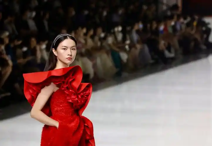 中国国际时装周2023春夏系列在京闭幕