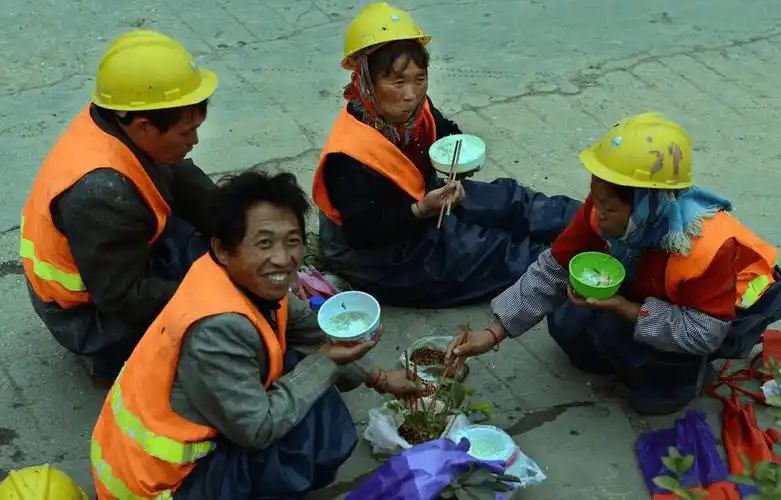最辛苦的是农民工,在大城市苦苦挣扎,挣钱有多难?