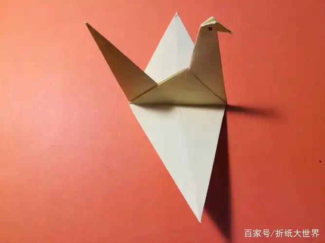 用折纸折叠精美的千纸鹤,适合圣诞节送给恋人!