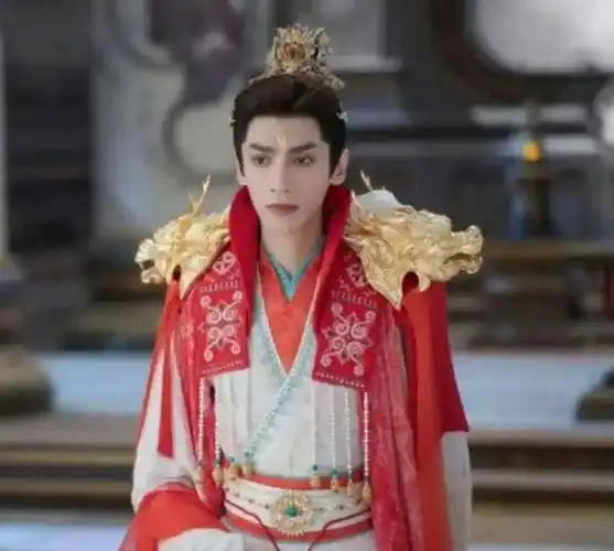 原创罗云熙新剧古装妆容被曝光网友直呼男明星都这么卷了吗
