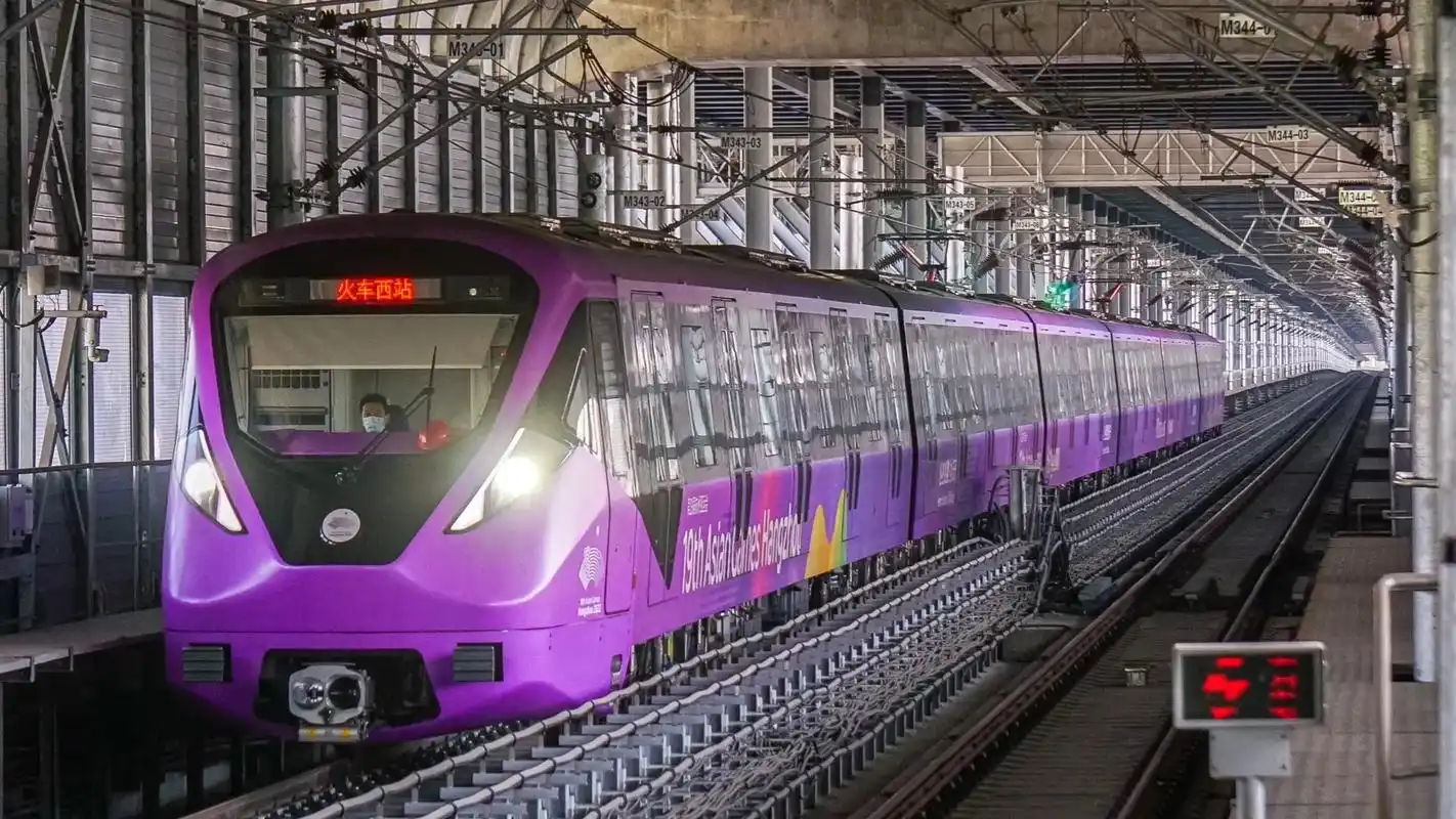 杭州地铁 19 号线"亚运号"定制专列.车头悬挂杭州亚运会会 - 抖音