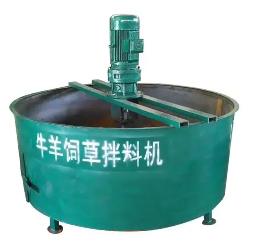 养殖设备       牛羊饲草拌料机视频-注意事项