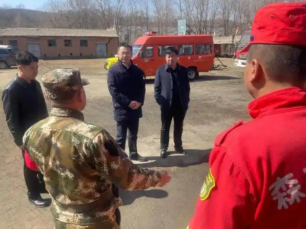 要闻区长崔湛带队检查森林防火工作