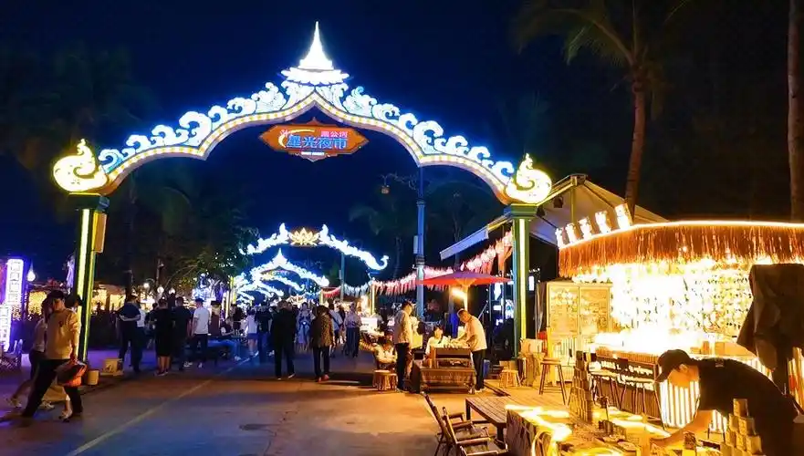 走进西双版纳告庄星光夜市,穿越梦幻时光