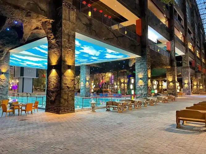 亚洲最大的室内温泉│哈尔滨新海都半山温泉