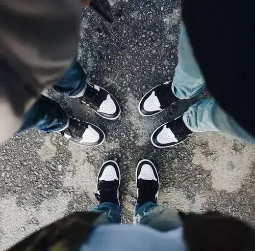 死活拍不出想要的感觉,10张照片9张作废,折腾半天pose还都一个样for e