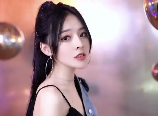 而鱼闪闪在yy直播的数据也是提升明显,在进行网红孵