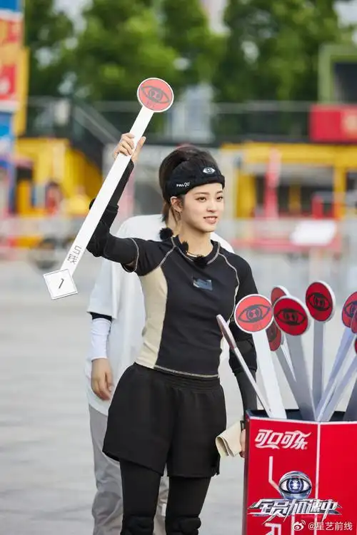 欧阳娜娜黑色发带