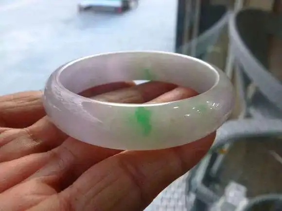 揭秘| 八三玉到底是不是翡翠?它值钱吗?