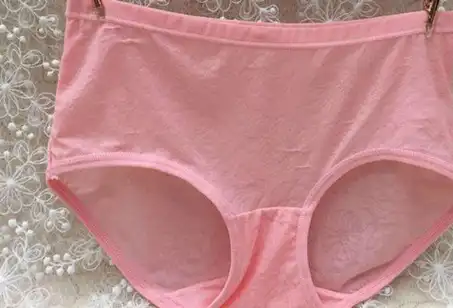 其实白带增多也是指女性阴道分泌物增多,虽然说这种情况不会给自己的