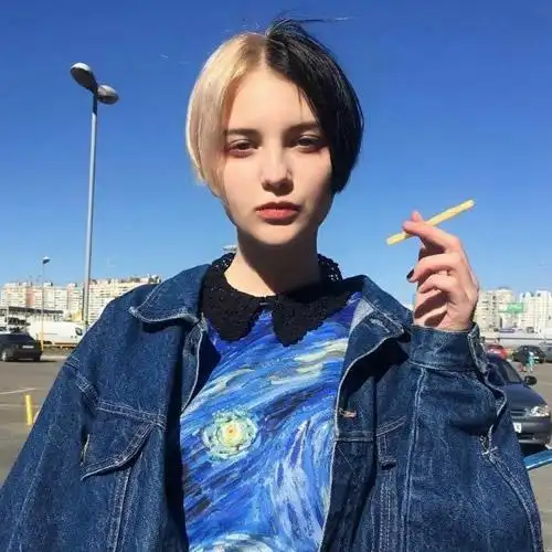 短发牛仔女汉子_欧美霸气头像图片_扣扣居