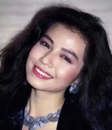 你知道娱乐圈有哪些梨涡美女明星吗?