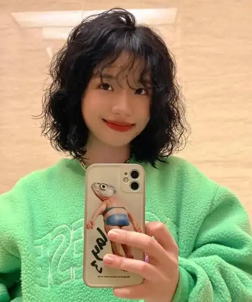 2022年流行的烫发,莫过于这十款发型,时髦洋气又赚回头率插图12